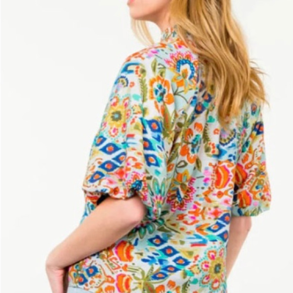 NWT THML Multi-Color Floral Stripe V-Neck Women's Top - Picture 2 of 6
